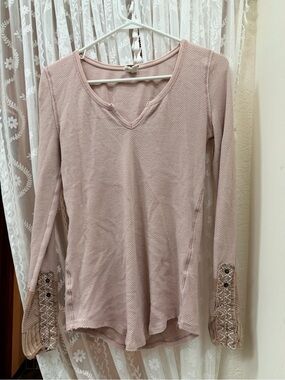 We The Free Long Sleeve V-Neck Women's Thermal in Dusty Pink